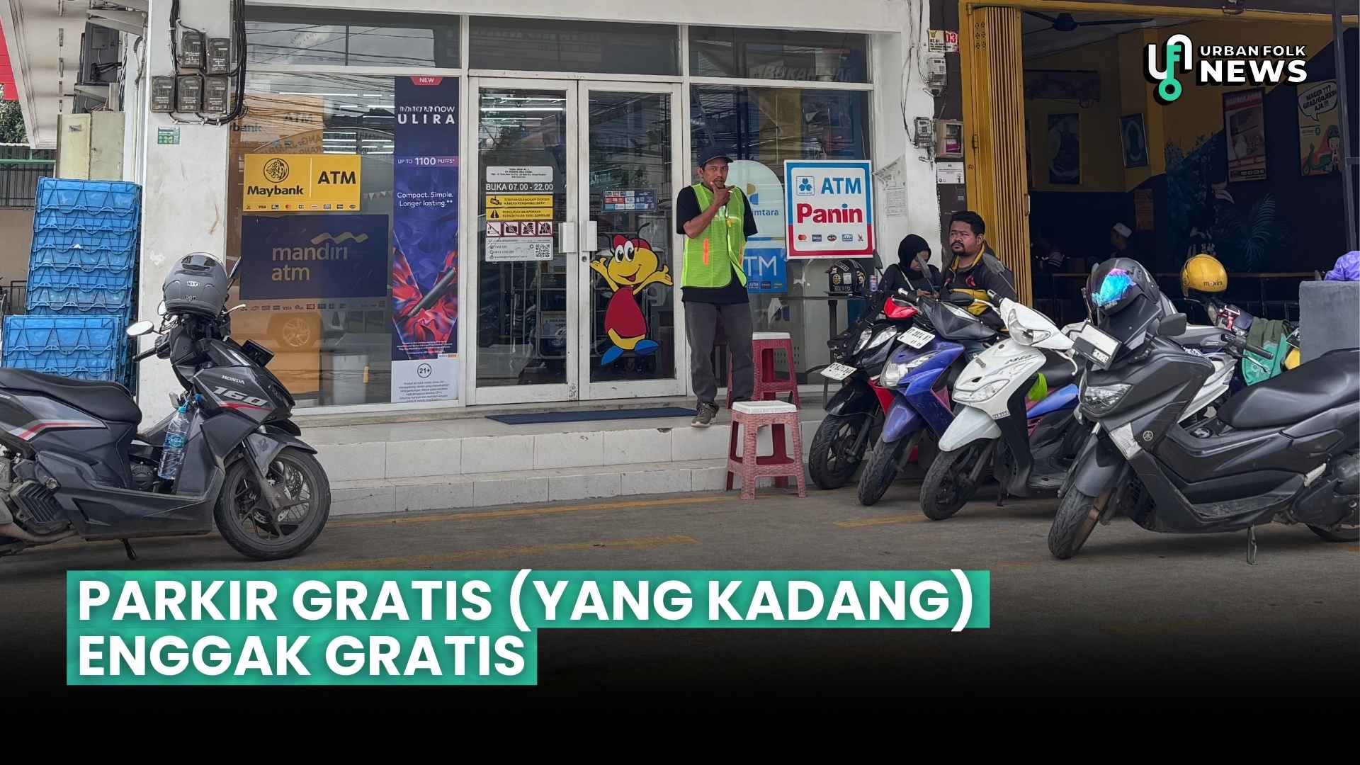 Area parkir salah satu ritel modern di Samarinda yang bertanda parkir gratis.